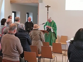 erster Gottesdienst im neuen Pfarrsaal