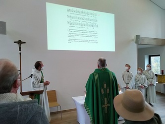 erster Gottesdienst im neuen Pfarrsaal