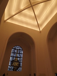 Neuer Kirchenraum Fenster und Licht