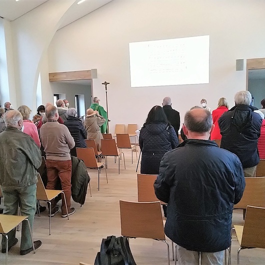 erster Gottesdienst im neuen Pfarrsaal