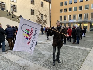 Neue Fahne "Vielfalt Leben" St. Anton