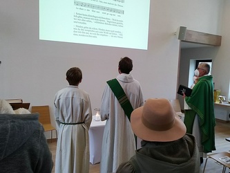 erster Gottesdienst im neuen Pfarrsaal