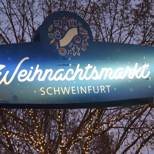 Stadtkirche Schweinfurt auf dem Weihnachtsmarkt 2022