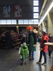 Bild: Besucher, verkleidet