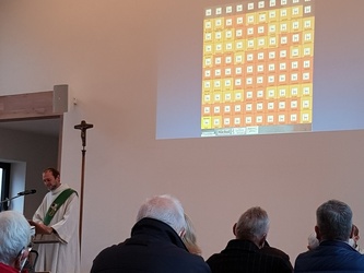 erster Gottesdienst im neuen Pfarrsaal